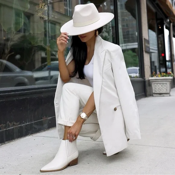 NIB Marc Fisher Yarita Ivory/ White Booties, Size 6M - Picture 2 of 2